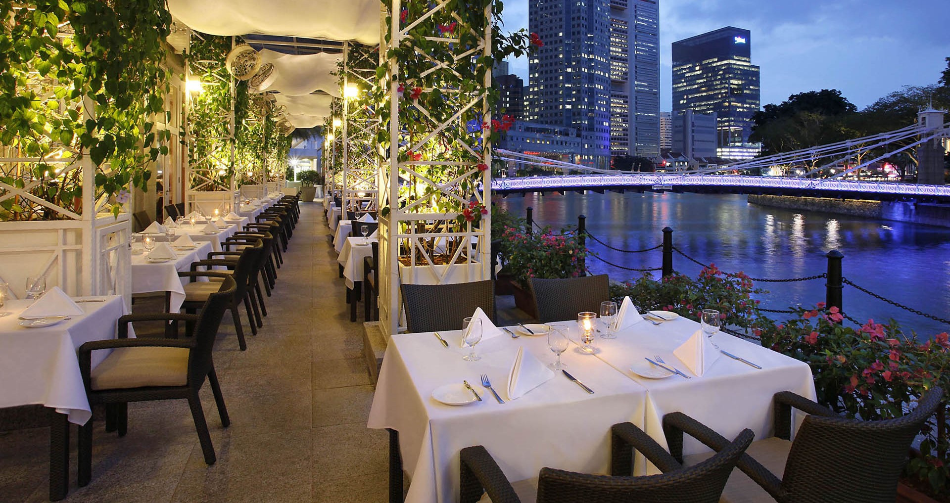 Town-Alfresco-Evening-The-Fullerton-Hotel