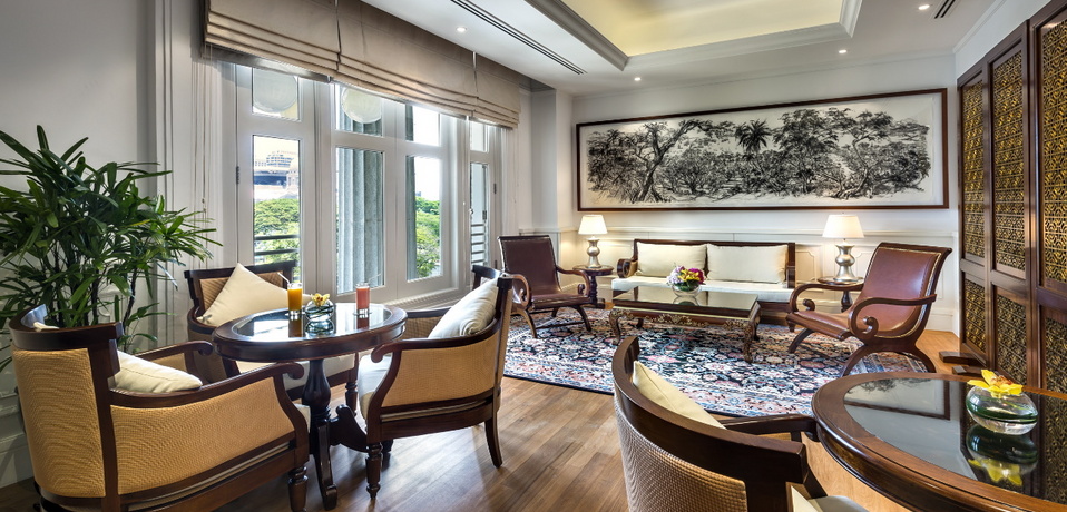 The_Straits_Club_Lounge_Area_-_The_Fullerton_Hotel_Singapore_420222